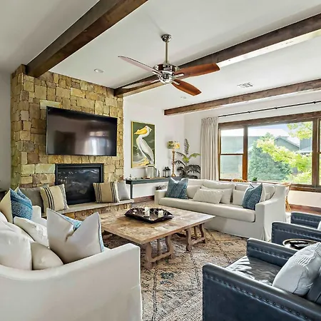 Lake Travis Luxe Villa - 4Br, Pickleball & Bbq